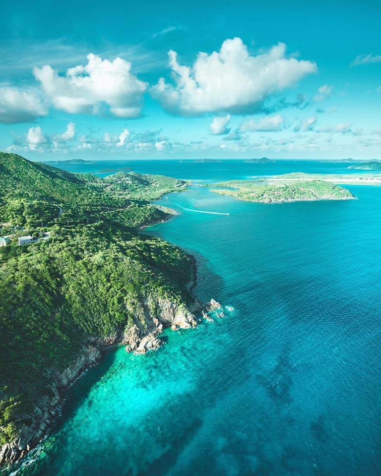 Onpartou's tweet photo. Je pourrais passer toute la journée dans cette eau turquoise 💦

🌍 Îles vierges britanniques https://t.co/2UOP1i6SJj