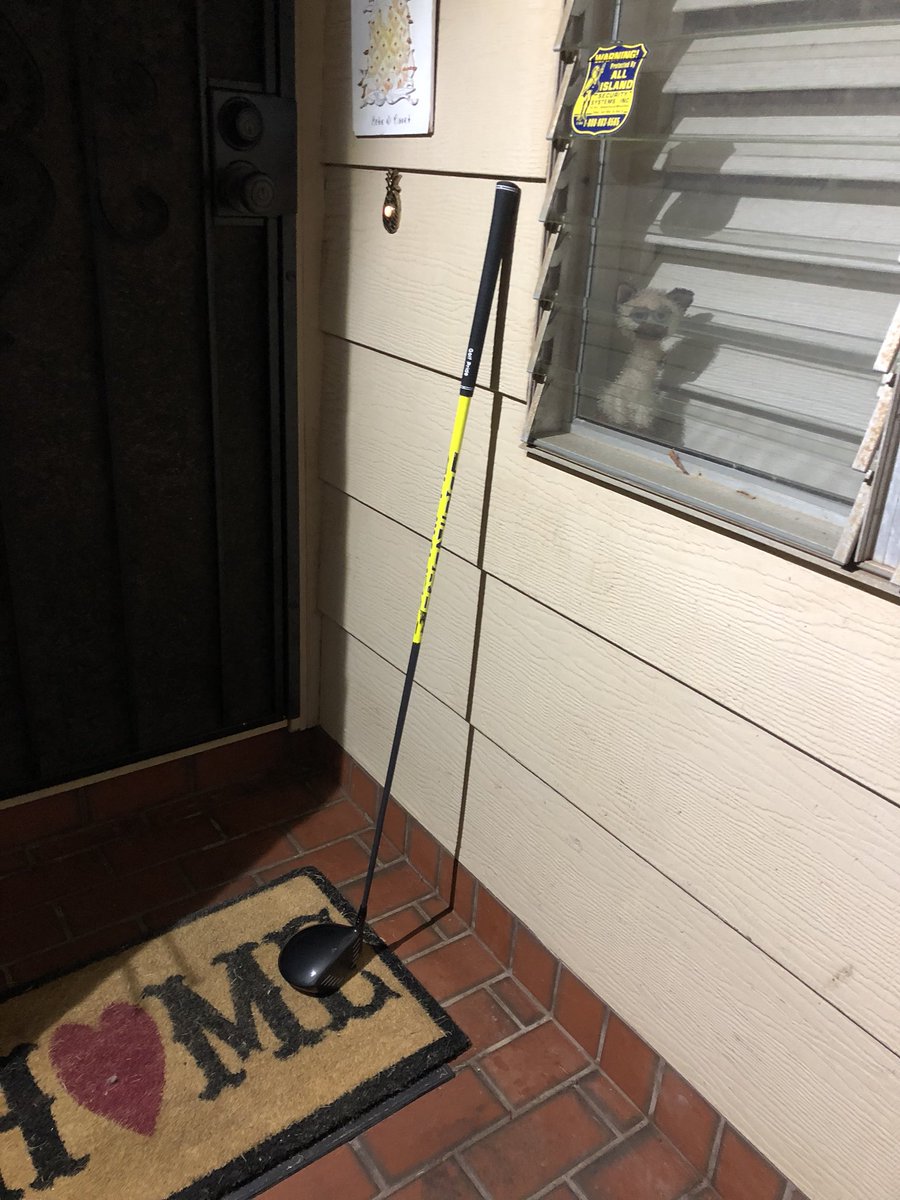 I’m in Hawaii and don’t have my sticks with me but I thought the next best thing is my driver. #sticksoutforhumbolt #humboltstrong #TSNHockey