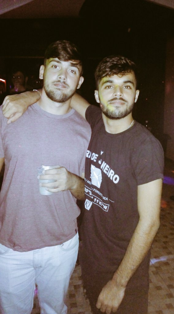 RonalddeMedeir1's tweet photo. Quando se tem os melhores ao seu lado... #Parceria #Leripe @Pedrinho099 @iaMosser https://t.co/yVks2qSiJE