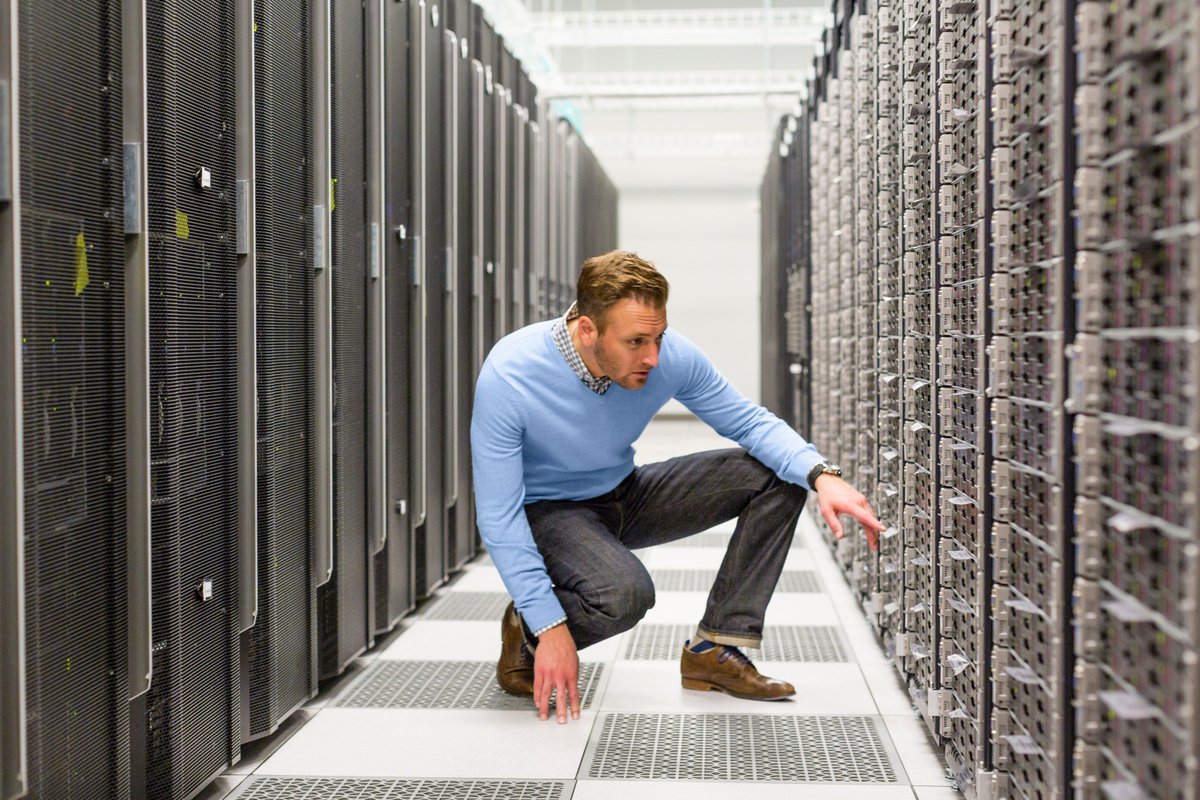 HPE is extending the world’s most secure industry standard server portfolio with the AMD EPYC processor to optimize performance and security #cybersecurity #server #economic #agility#bestinclass #generationext #hpeserver bit.ly/2EXdiuu