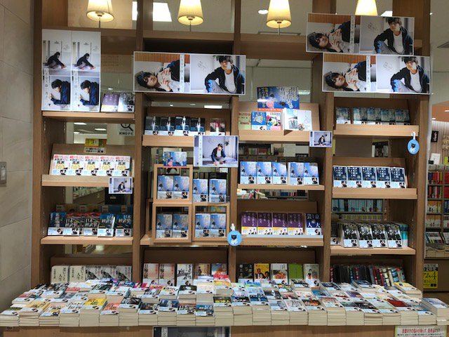 Kino_GFOsaka's tweet photo. 幻冬舎文庫新刊に伴い、＜幻冬舎文庫の春まつり＞を開催いたしました。新刊を中心に、既刊のベストセラーを取りそろえております。今年のイメージキャラクターは、DISH//の北村匠海さん。文庫売場飾り棚にて開催中ですので、ぜひご覧くださいませ。 https://t.co/ciB7f0bSJK