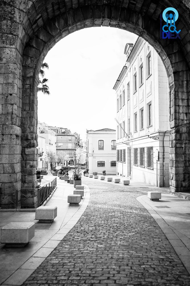 Coldiext's tweet photo. Buenos días vamos a por el martes, imagen de Arco de Trajano de Mérida. https://t.co/DAweHhxJRI