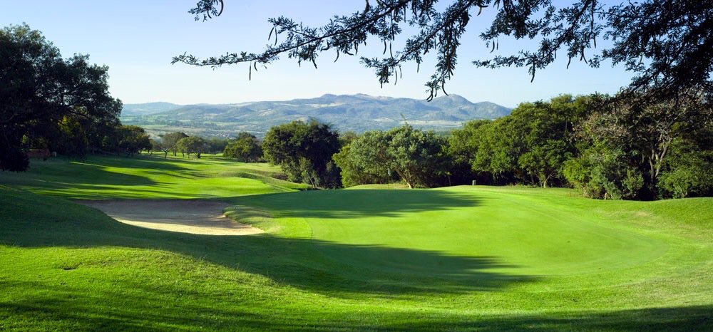 CasterBHollow's tweet photo. Why not spend 'Golfers Day’ on the green of @MbombelaGolf ? Have a look at this view from the 12th hole. Image: @GolfArt  #Golfersday https://t.co/TnXzDnKfny