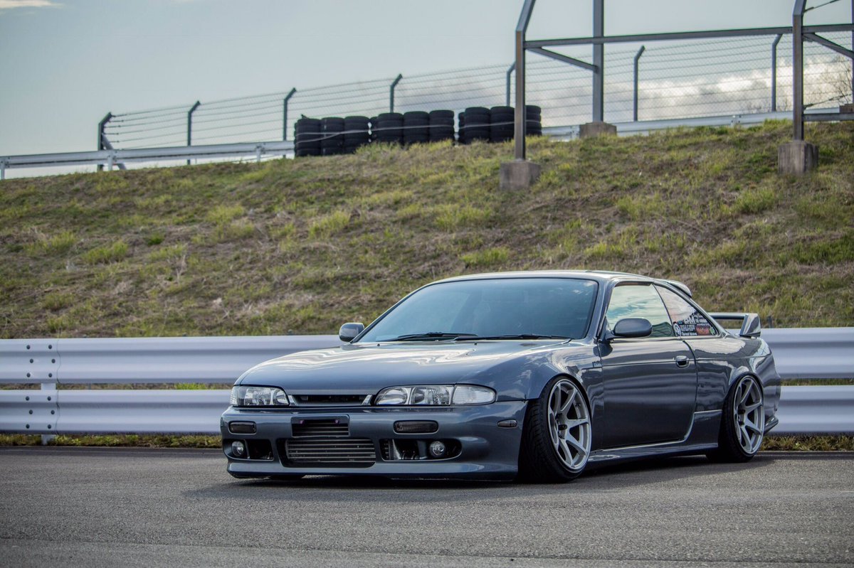 シルバーの車はカッコイイ説 シルバーの車はカッコイイ説