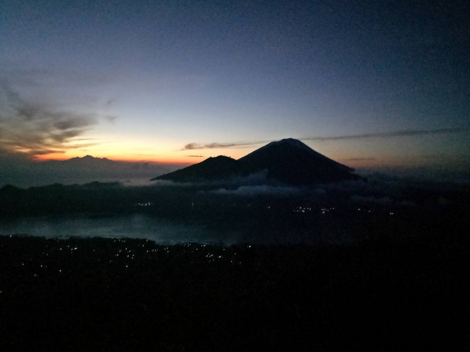 Mathers_94's tweet photo. I climbed Mount Batur. https://t.co/NDL3vltQMB https://t.co/xuxR9AY7ne
