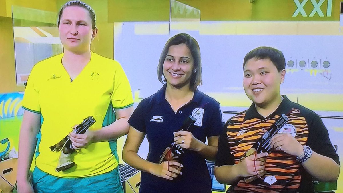 yashodhararaje's tweet photo. India's nari shakti setting the Golden standard! @HeenaSidhu10 with nerves of steel does it yet again. Good performance by #AnnuSingh as well. 
Go India 🇮🇳🇮🇳🇮🇳
#TeamIndia #GC2018 #IndiaAtCWG #CWG2018 https://t.co/kNq40Mp6Ud