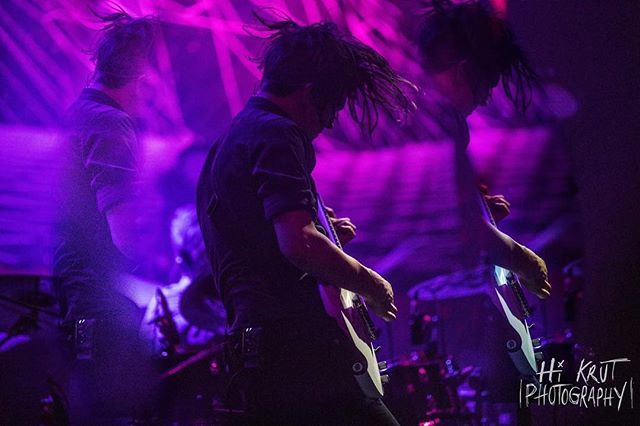leprousbandfans's tweet photo. Wonderful action photo of @leprous_toro taken at Electric Factory (Philadelphia, PA). 🤘✨
.
📷: Heather Krut / @puregrainaudio
.
More pics here ➡️ https://t.co/3tmD24CnRK (link in bio)
.
#leprous #leprousband #leprousbandfans #prog #progrock #progmeta… https://t.co/qQjfzJlUFJ https://t.co/k04RxFyZ27