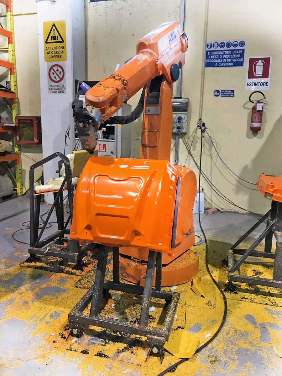 A few weeks from the Intermat , men and machines show off their best to complete the new features that will be presented in the world premiere in Parigi!