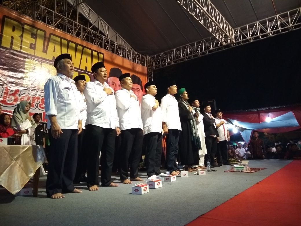 PACNGARGOYOSO's tweet photo. Karanganyar siap mendukung @ganjarpranowo di pilgub 2018. @PDIP_KRA @DPD_PDIP_JATENG #JatengGayeng #yulirober #karanganyargazpol2018 https://t.co/xPqkxDspGB https://t.co/E8Asx3X1Zv