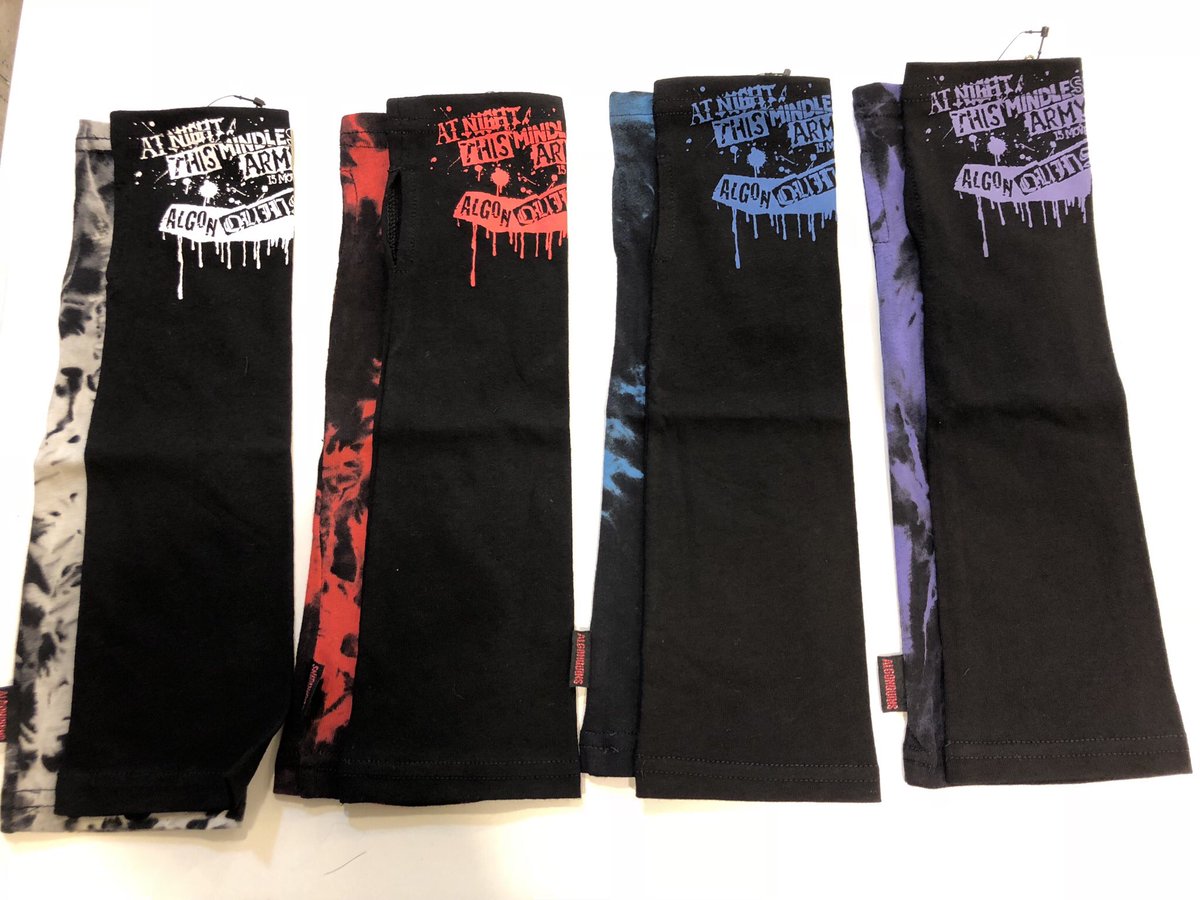 algonquins_cb's tweet image. 夏の味方・アームウォーマーがまだ全色揃ってますよ❤️

半袖に合わせたり、長袖から甲のところだけチラ見せしたり✨

ムラ柄とロゴプリントのアシメになっていて、片方だけ付けたりも🙆‍♀️