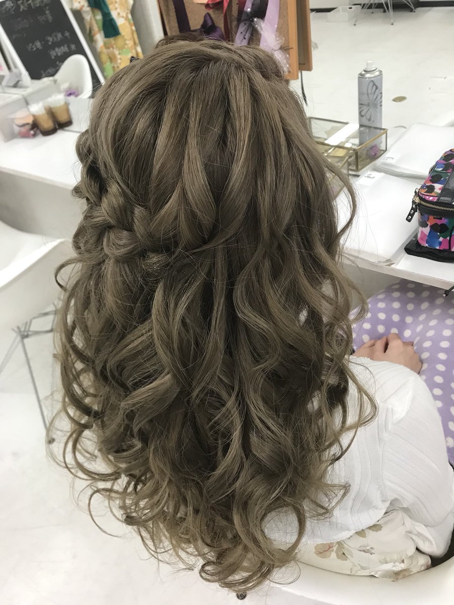 ヘアセットサロン 栄 錦 グランディール على تويتر 前髪から編み込みをいれて 巻き髪多めに残したい方にオススメのヘアスタイルです 編み込み 編み込みアレンジ 巻き髪 ヘアセット ヘアアレンジ ヘアメイク ヘアメ 名古屋ヘアセット 名古屋