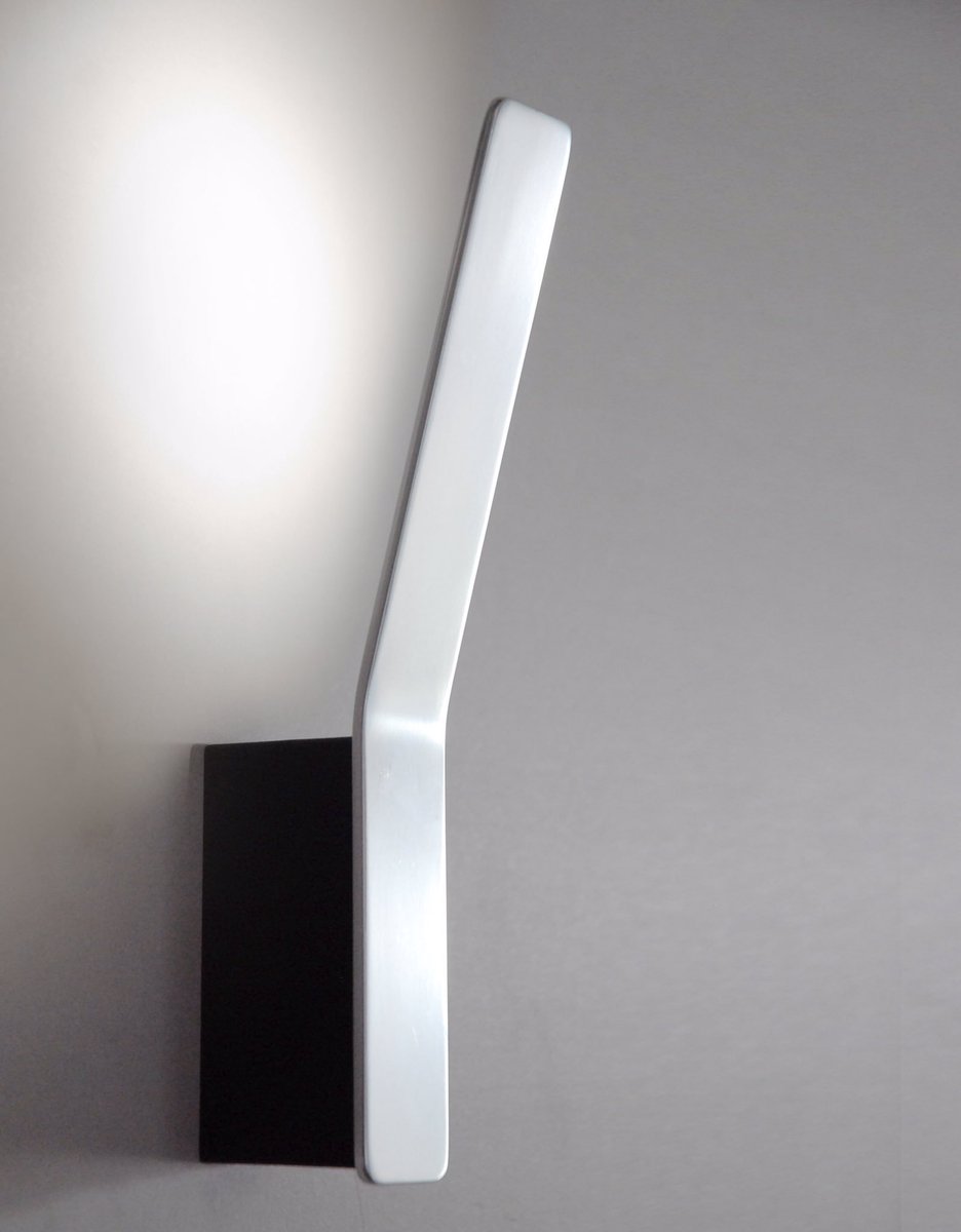FormagendaLight's tweet photo. • TAPE WALL LINEAR •
#Design #BenjaminHopf #Formagenda #Handmade #Lamp #MadeInGermany #Interior #InteriorDesign #Lighting #HomeDecor #MO18 #WallLamp #LED #Decor #Office #Workspace #ProductDesign #StudioBenjaminHopf #Iluminação #IndustrialDesign https://t.co/vN4YfzZBBv