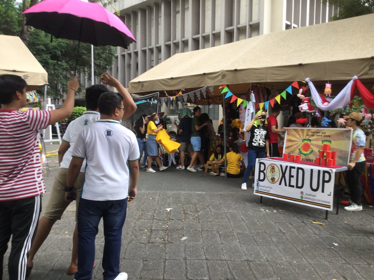 ustshssc's tweet photo. Despite today’s weather condition, the bazaar is still ongoing! Don’t forget to drop by in Tan Yan Kee Parking Lot 🐯✨

#AuroraSHSEntrepreneurshipBazaar2018 https://t.co/60ZTEjeoEU