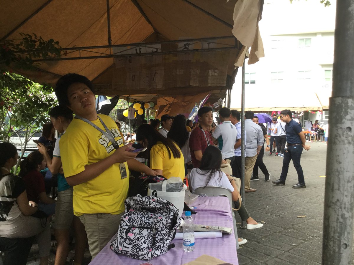 ustshssc's tweet photo. Despite today’s weather condition, the bazaar is still ongoing! Don’t forget to drop by in Tan Yan Kee Parking Lot 🐯✨

#AuroraSHSEntrepreneurshipBazaar2018 https://t.co/60ZTEjeoEU