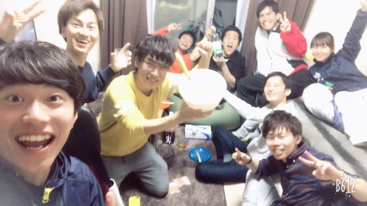 mariners_2018's tweet photo. 昨日はサークル練習と経験者練習🎾
どちらもたくさんの1年生が来てくれましたー！ありがとう😊
明日もサークル練習、経験者練習あるから、やってみたいな〜〜って子やバンバン打ちたい！って子は、ぜひ来てね！
写真はアフター！ https://t.co/EdiqpNWRDv
