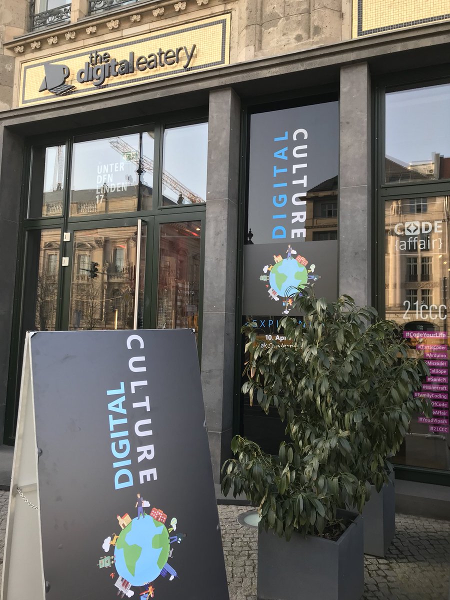 MicrosoftBerlin's tweet photo. Was bedeutet #DigitalCulture? Und warum ist eine erfolgreiche digitale Transformation überhaupt eine Frage der Kultur? Ab 13:00 Uhr erwarten uns spannende Studienergebnisse und Vorträge auf der #msftexplained. https://t.co/BdGXM5L0Qc