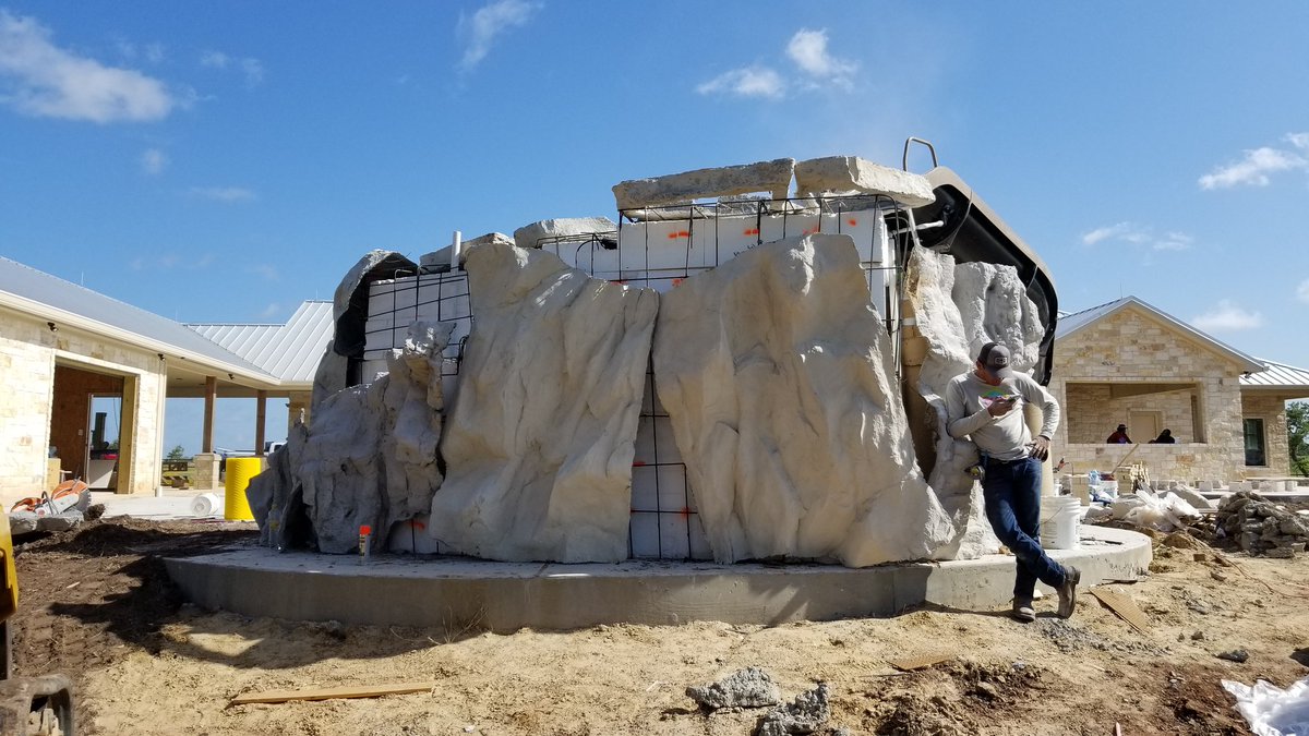 rico_rocktxfl's tweet image. 25 ft waterfall we are installing.  Gonna be a monster at this home.  #waterfall #artificialrock #poolfeatures #concrete