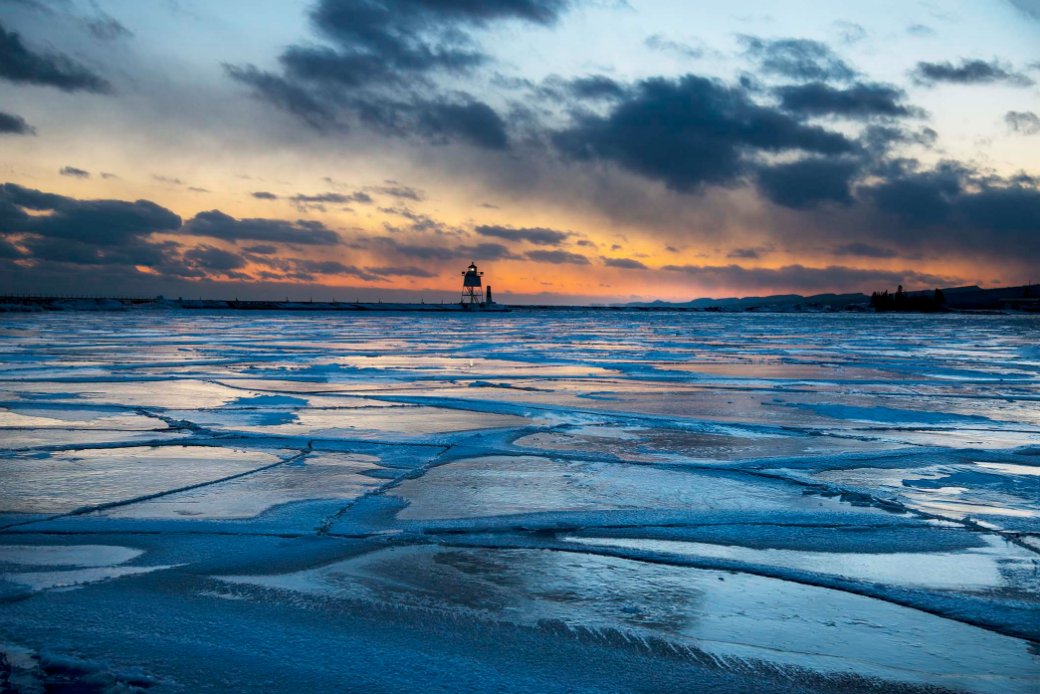 TOPortAuthority's tweet photo. Since it clearly isn't spring yet, enjoy these beautiful photos depicting the ongoing winter on the #GreatLakes https://t.co/aL3dxtH1IJ https://t.co/wmcI91meWb