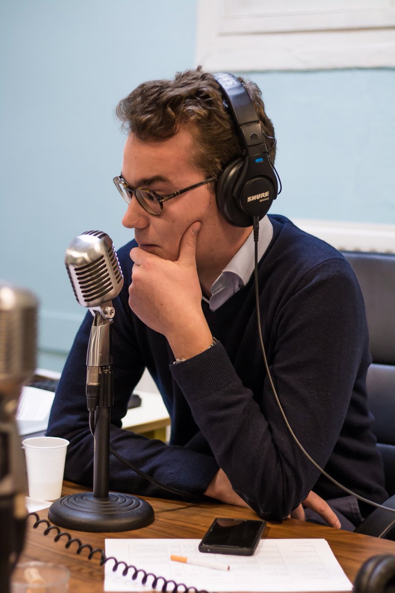 web7apoad's tweet photo. Bravo à notre chroniqueur @RobinNLewis qui rejoint @lamanchelibre ! 4 ans de fidélité à @W7Radio bien récompensés ! Longue vie à lui dans le journalisme ! https://t.co/OMoWGaGAjm