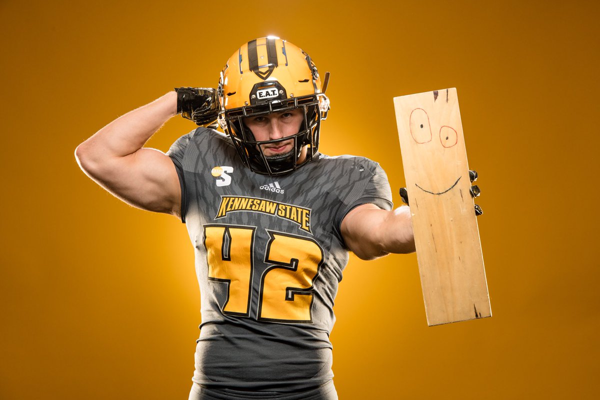 kennesawstfb's tweet image. We're having a great time during Photo Day! #GoKSUOwls 📸