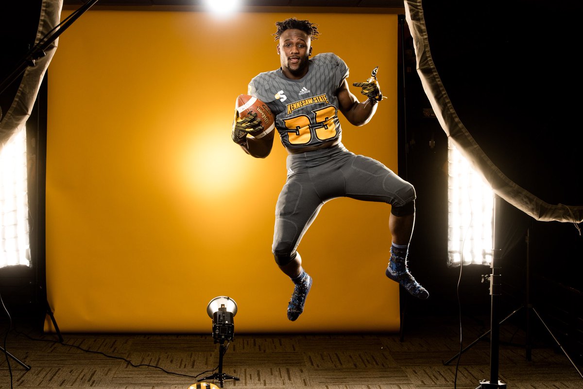 kennesawstfb's tweet image. We're having a great time during Photo Day! #GoKSUOwls 📸