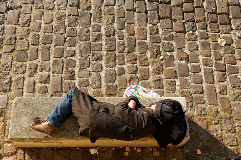 Paris's tweet image. Toute l'année, des associations et initiatives prennent vie pour aider les personnes sans-abri à Paris, choisissez celle que vous voulez rejoindre pour améliorer leur quotidien et les aider à s'en sortir. 

👉 paris.fr/actualites/com…