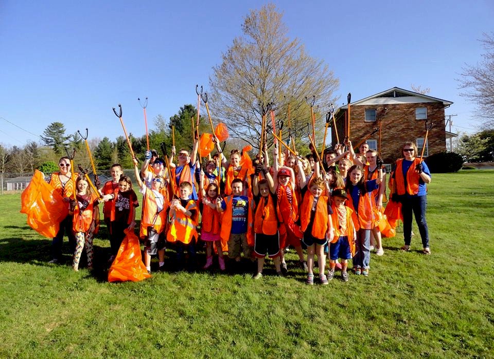 perrymemorial's tweet photo. tomorrow evening Wed April 18 at 6pm @perrymemorial #UnitedMethodistChurch participates in Raleigh Co #EarthDay2018 by conducting a Litter Sweep around our Church Campus &amp; along Rt 19 #ShadySpringWV PATHFINDERS Youth Group invite everyone to participate, clean up God's creation https://t.co/PQAAMo8bCf