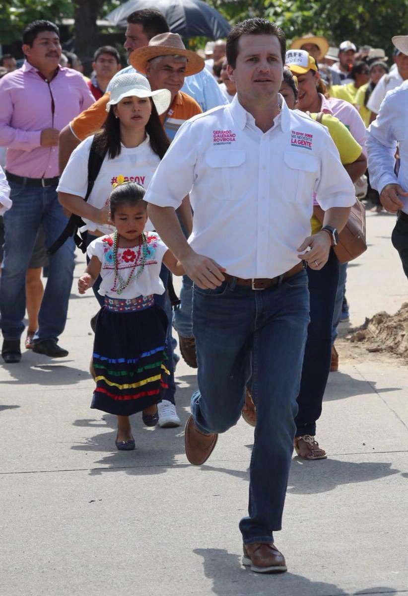 gerardogaudiano's tweet photo. Ya estamos saludando, casa por casa y paso a paso, en la Colonia Tomás Garrido de Comalcalco. Llegaremos a cada rincón de Tabasco porque es ahí donde nos necesita la gente. #GaudianoGobernador https://t.co/rpe2B8RQuK
