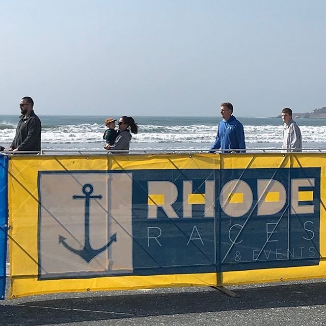 RaceTheRhode's tweet photo. A perfect today for Newport Half Marathon! #12inthebooks #2in2weeks #hotdiggitydog #oscarmayerwienermobile #newporthalfmarathon2018 #rhoderaces #runnersofinstagram #adidas #spigs 📷: @karenlcarp23 https://t.co/SjNgTU3Uax https://t.co/ht3DxuFRa9