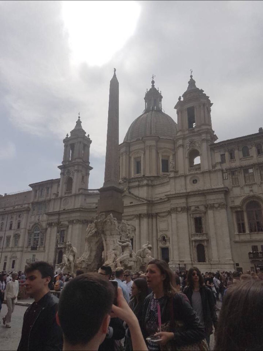 Eva18Clemence's tweet photo. #RomaJC18 
Jusqu’au milieu du XIXeme siècle, chaque été on fermait les égouts pour laisser déborder les trois fontaines. Ainsi la partie centrale de la place s’inondait pour se convertir pendant quelque heure en « Lac de la Place Navone » https://t.co/nMlHlKycvu https://t.co/thlQs9RHRj