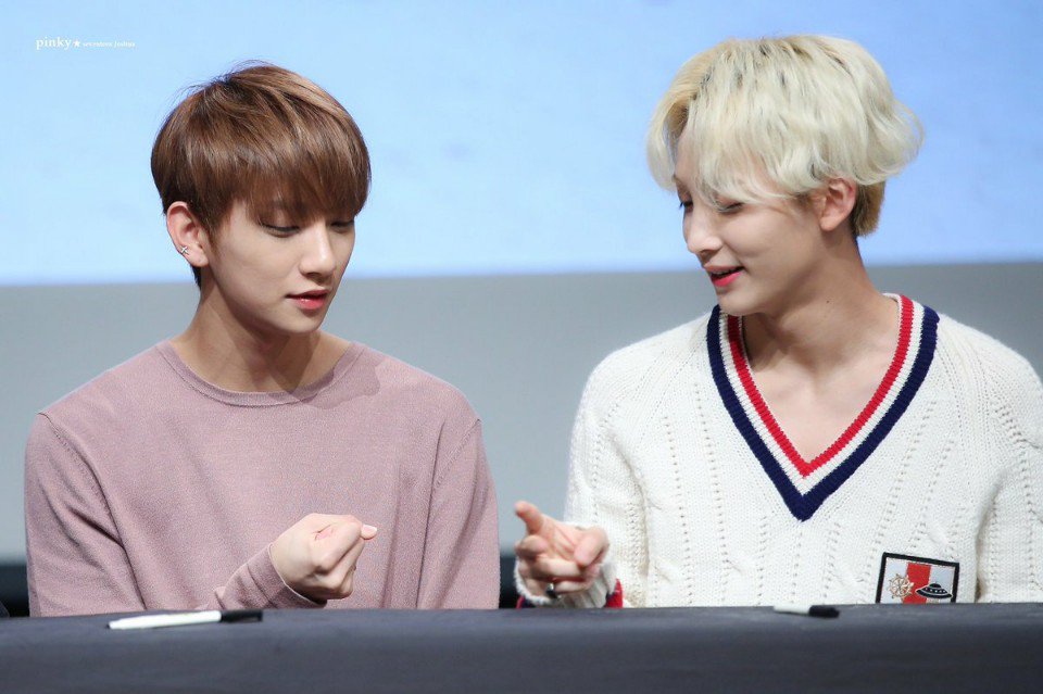 YHfanficbot's tweet photo. #15th
하얀탄산 / 우리만의 연애

그때 지스의 귓가에 바짝 다가온 졍안이 물었다. 나갈래? 졍안의 질문에 지스는 순순히 고개를 끄덕였다. 살다 보면 남보다 자신을 더 이해할 수 없는 때가 있었다. 그 때가 바로 그런 때였다. https://t.co/p8s7QAd8tX