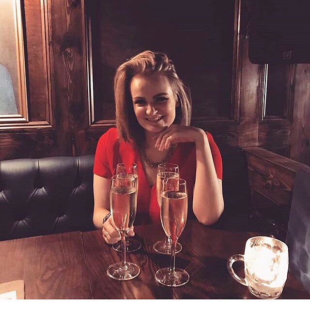 🥂Let’s just go for one🥂 
#prosecco #bubbles #justone #famouslastwords #sparkles #drinks #bubbly #tuesday #tuesdaynight #tuesdaymotivation #escapologist #london #coventgarden #cocktails #sevendials #smile #love #happy #goodvibes #nightout #book #celebration #party #secretsociety