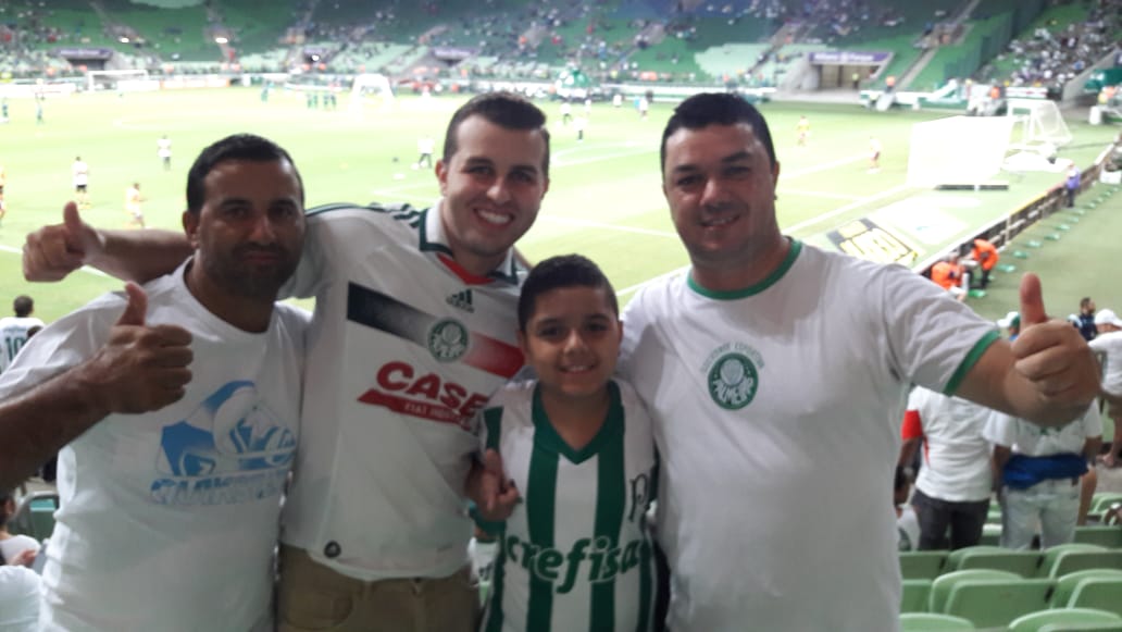 Ae galera nosso guerreiro guilherme, saiu da UTI e está se recuperando bem , já está querendo ir nos jogos do <a href="/Palmeiras/">SE Palmeiras</a> . Será que conseguimos ajudar ele conhecer os jogadores? Ajuda <a href="/CustodioDias/">Custódio Dias</a> @AmiciPalmeiras <a href="/brunomassa/">Bruno Massa</a> @CebolinhaSEP @PalestraArena @CebolinhaSEP <a href="/edersep/">Éder A.</a>
