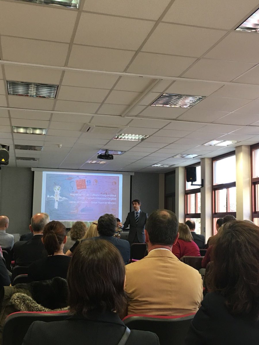 BlancaAmaro's tweet photo. Interesante evento de la mano de @datahack_  donde @jaimenardiz nos habla del impacto de la cultura corporativa en la transformación digital @GPTW_Spain https://t.co/2Eq3MdsQgh