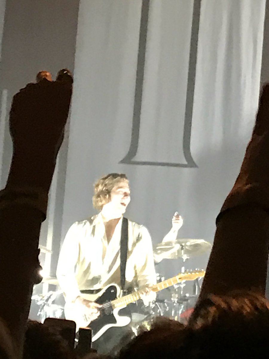 asummercoll's tweet photo. @Luke5SOS is the cutest person alive and no one can change my mind https://t.co/b7jx8Iifsb