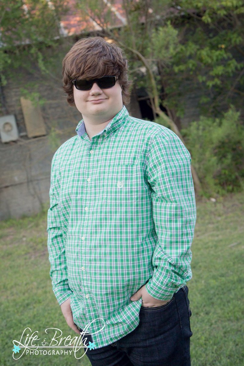 LifeandBreathTX's tweet photo. Robbie is one cool kid who loves to play the electric bass!  Rock on Robbie...you did a great job at your senior session!  #georgetownseniorphotographer #roundrockseniorphotographer #pflugervilleseniorphotographer #seniorswithinstruments https://t.co/CPdkKMqQ5t