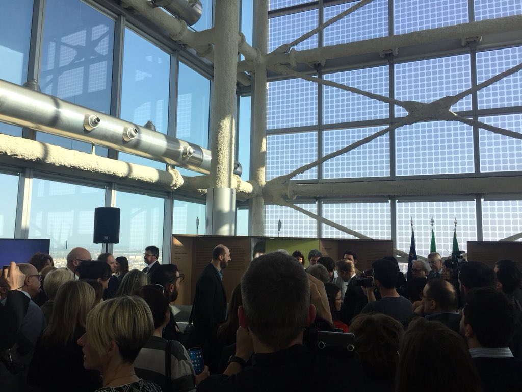 OCMGroupMI's tweet photo. Anche @RegLombardia partecipa alla #MILANODESIGNWEEK 2018 vieni a scoprire l’installazione curata da OCMG al 39 di Palazzo Lombardia https://t.co/tRW6a79577