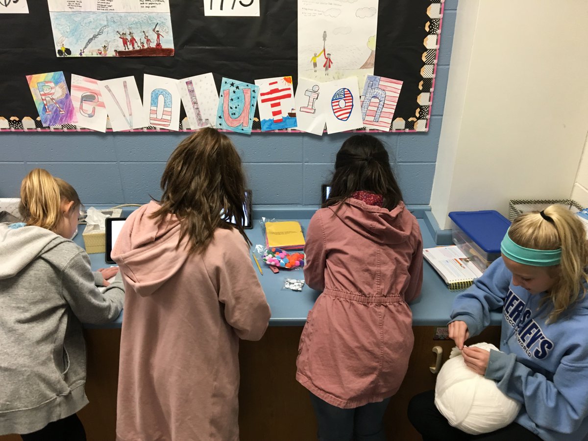 MrsEbert5th's tweet photo. We achieved arts and craft time through Apex! Love seeing their creativity shine! https://t.co/DlFEDOMpOR