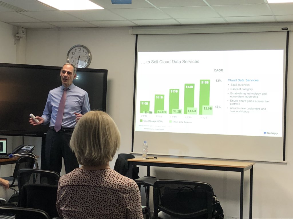 MathiasRobichon's tweet photo. .@bruno_picard présente les prévisions de croissance stockage 100% Cloud #NetAppDataFabric @NetApp #Cloud Data Services https://t.co/bFezkHfj2Y