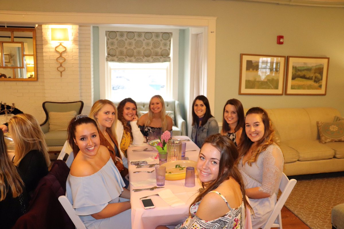Alpha Xi Delta-UIUC tweet media