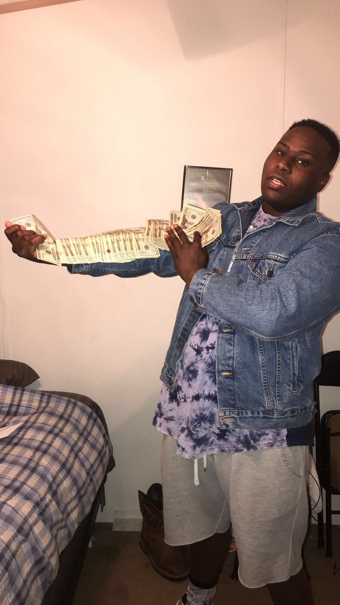 GottiYa's tweet photo. It take money 💰 go war me LiPeezy got racks to the T @KMGPEEZY 
LLLiSteve 
LLSELF 
🤑🤑🤑🤫🧐 https://t.co/d1EDt1MWGk