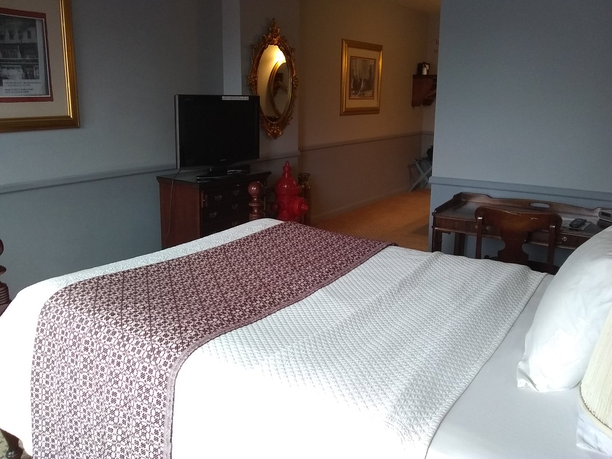 InnCharles's tweet image. The Great Bangor Fire Room. Comfortable rooms with history.