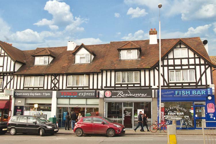 Prideview's tweet photo. #Acquired in @Barnett_Ross #Auction! @Tesco &amp; 2 #Restaurants in #Ickenham #GreaterLondon for £1,405,000 (6.4% gross)
https://t.co/q3Bpj26tcM #Freehold #LockUp #Investment #BlueChipProperty #NoBreaks #PropertyIsOurPension #BuyLet #London #Retail https://t.co/vcQmrbBhvX