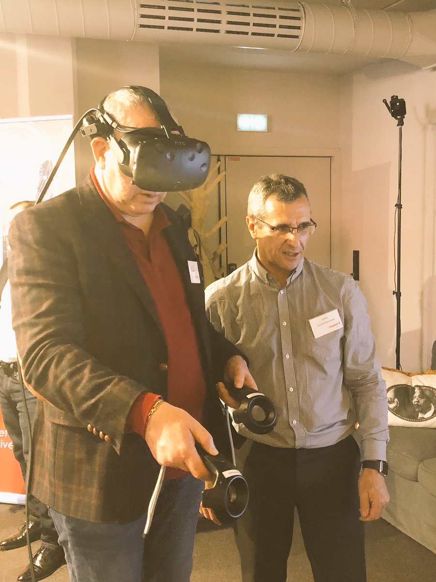 CheckpointSysfr's tweet photo. Si on allait faire les courses chez #Apple ? #RetailInnoAfterwork #retail #htcvive #transformationDigitale cc @FredBouk @Clem_Silvestre https://t.co/KPKSlEm9Kx