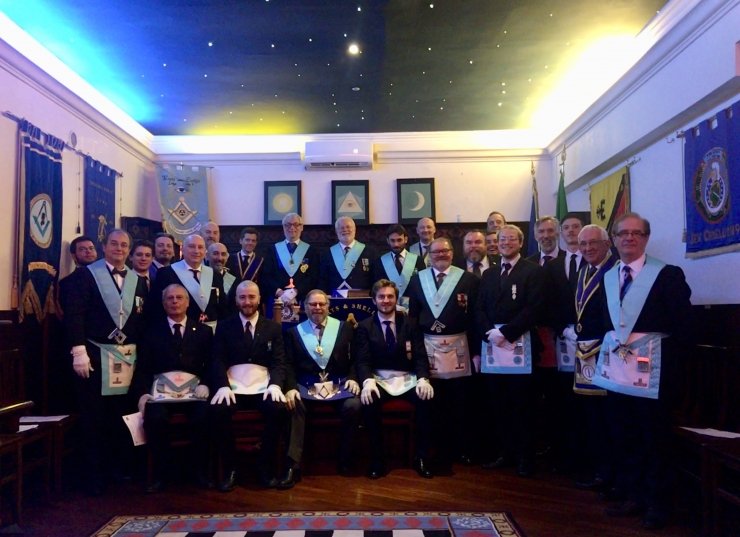 When in Rome! Lovely photo here of <a href="/LightBlueClub/">Light Blue Club</a>’s visit to Keats &amp; Shelley Lodge No. 1 on the register of the Regular Grand Lodge of Italy 🇮🇹 Find out more about their trip here → bit.ly/2qD8voJ