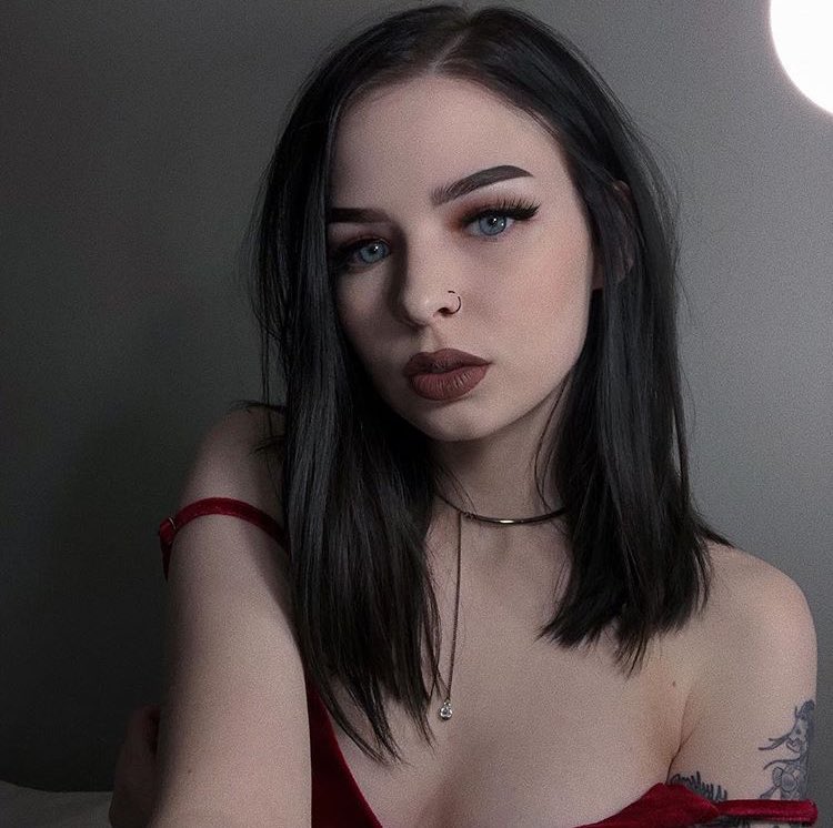 drxnkthoughts's tweet photo. your favorite goth bitch back from the dead https://t.co/HmHEQ7nNzM