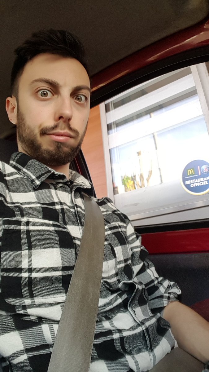 Avemyhs's tweet photo. J'ai ENCORE craqué ! #MacDonald #macdo #labonnebouffe #pasheathly #bio #miam #miammiam #bonplandujour #deuxbigmac #twitchmoney #hastag https://t.co/z8jJJOxs5f