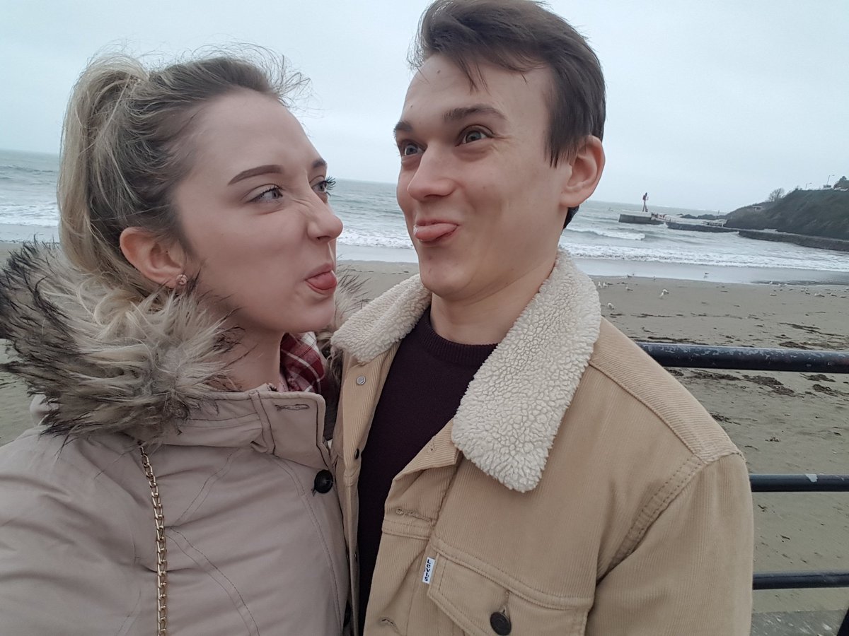 ElleLouisa14's tweet photo. Cream Tea and a stroll by the beach catching Pokemon with my love ☕⛵ #looe #cornwall #daisyscafe #looebeach #sillyfaces #home #nevercominghome https://t.co/obxxmdE5bM
