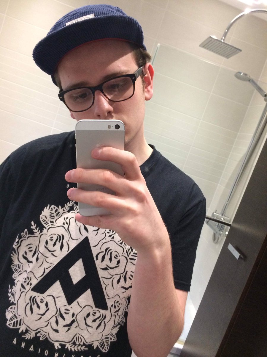 Yo tweeps ☯️We have merch that we're looking to shift - do hit up our <a href="/bigcartel/">Big Cartel</a> page if you fancy a thread. Thanks <a href="/CKerrigan_Music/">Callum Kerrigan</a> for the pic xo