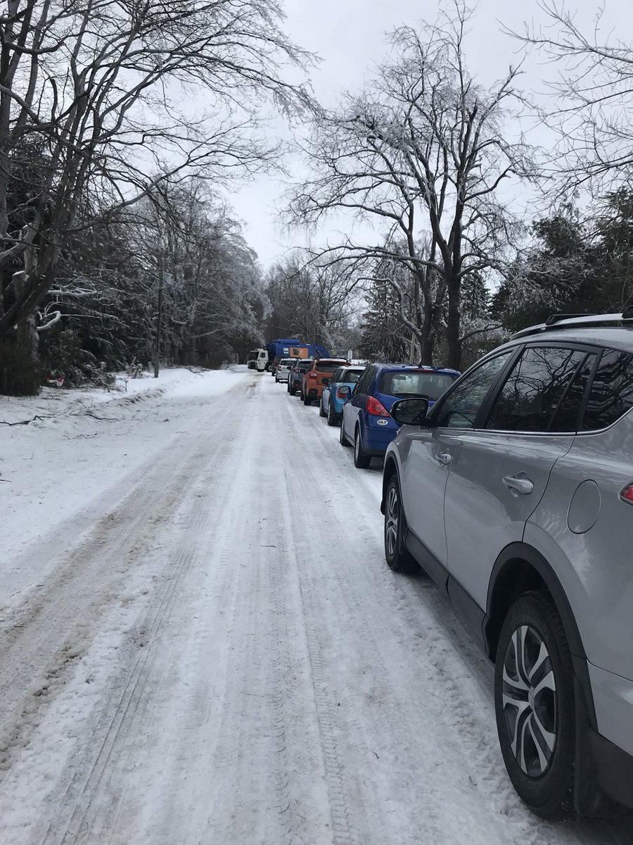 GW Finlayson this morning. Line up of staff cars garbage truck stuck in driveway and no power.